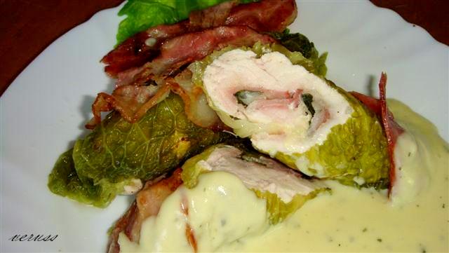 Kale rolls with cheese sauce